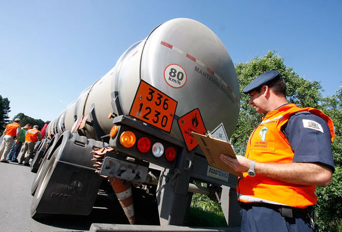 Licença especial de transporte de produtos perigosos é regulamentada
